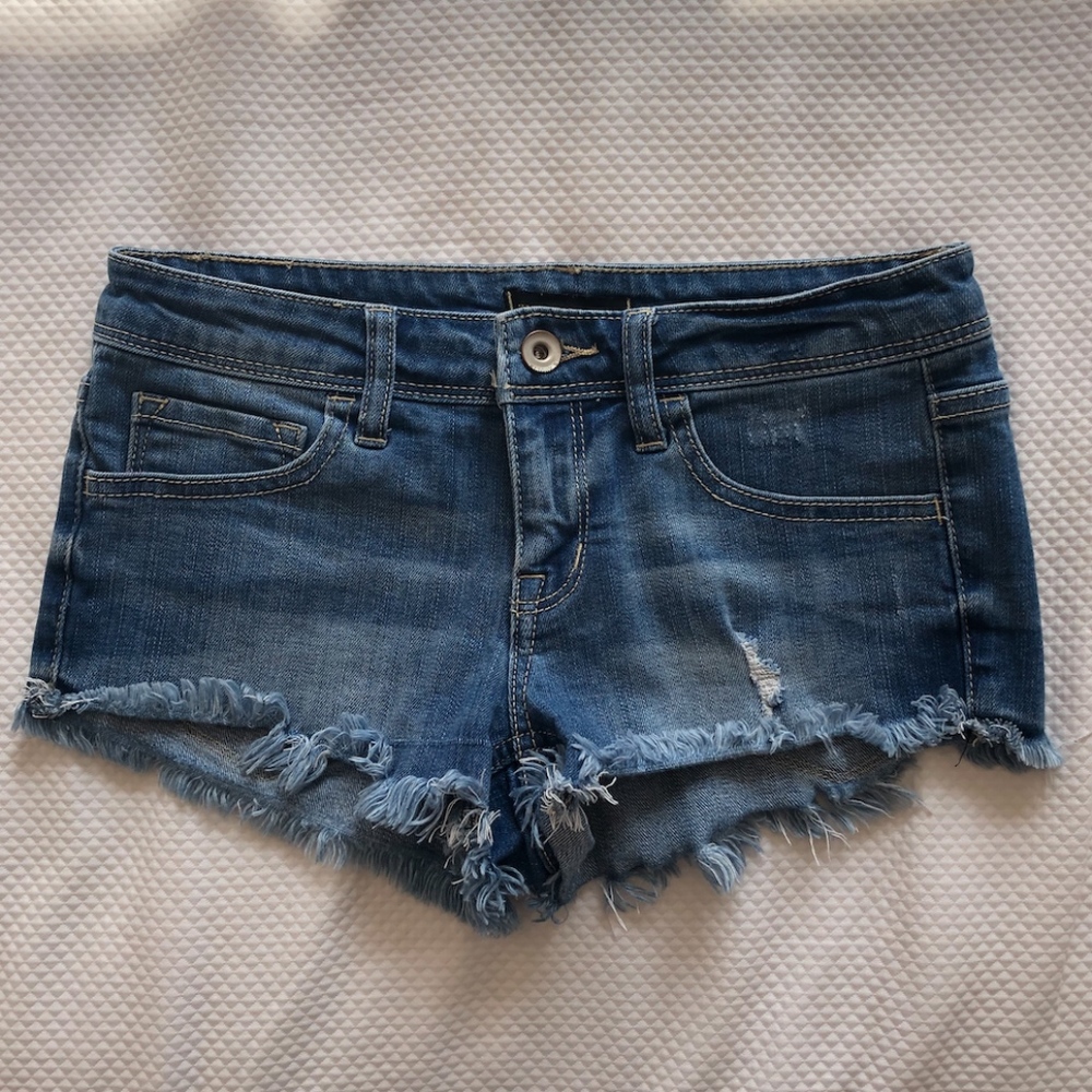 Adventurer Light Wash Distressed Jean Shorts - New